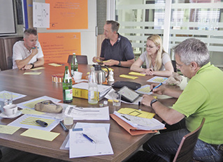 
Analysearbeit im Workshop. Dr. Walter: „Für die Zukunft haben wir uns damit ein gutes Werkzeug als Unternehmensradar erarbeiten können.“
