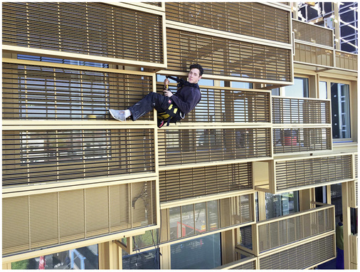 



Komplett neuartige LED-Systeme wurden von Multivision entwickelt und in die gold beschichteten Metallrahmen integriert.
