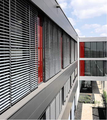 
Für die Fensterindustrie sieht Branchenanalyst Andreas Kreutzer ein gewaltiges Marktpotential im Bereich des Sonnenschutzes in Deutschland. 
