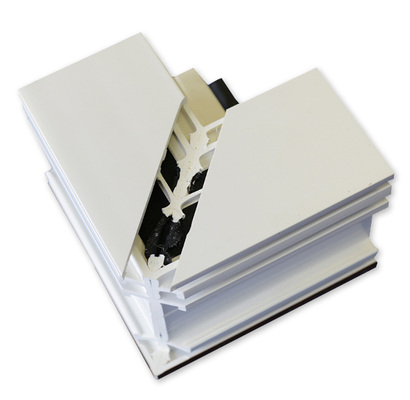 
Hier ist sichtbar, dass die Glasfaserverstärkung in den Ecken verschweißt ist ,was bei Stahleinlagen nicht der Fall ist.
