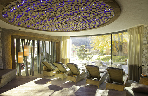 
Der neue Liegebereich mit Blick in den Garten ist für die Hotelgäste auch in der kalten Jahreszeit ein besonderes Wohlfühlerlebnis.
