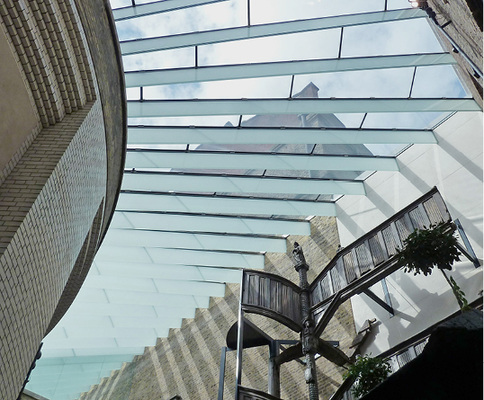 <p>
</p>

<p>
Ob für die Fassade, für Interieuranwendungen oder auch bei gläsernen Dächern, die Nachfrage nach Verbundsicherheitsgläsern nimmt stetig zu.
</p> - © Foto: GPD2015: Mick Eekhout, Octatube TU Delft


