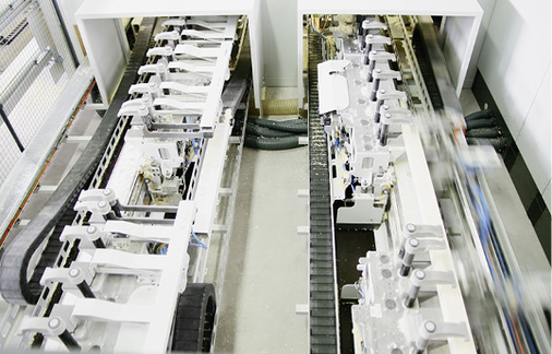 
Parallelbearbeitung: Zwei Laufbahnspuren sorgen für hohen Durchlauf.
