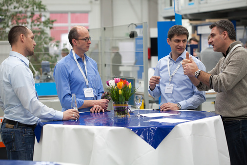 In den Pausen — Zeit für Diskussionen (v.l.): Thorsten Kessler und Ralf Grewenig (profine GmbH), Sasa Dojcinovic (Kneer GmbH) und Jochen Baiker (Gretsch-Unitas GmbH).