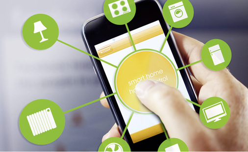 
Das Handy als zentrales Bedien- und Informationselement hilft dem Mieter bei der Nutzung des Smart-Home-Systems. 



