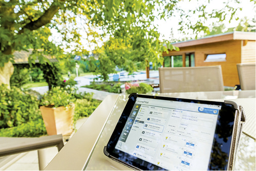 
Über iPhone oder iPad kann jederzeit mit wenigen Mausklicks die Konfiguration der Smart Home Steuerung auf die Bedürfnisse des Hausherrn angepasst werden. 
