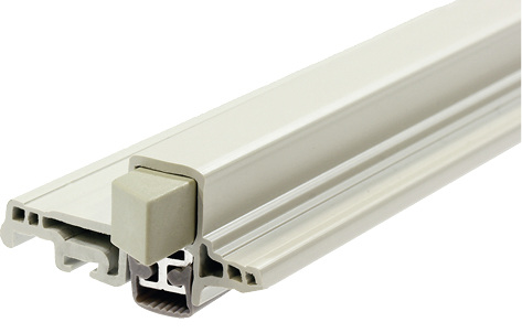 
Der Erwerb von Gluske-BKV Ende 2008 machte Roto zum Komplettanbieter bei der Türtechnik. Dadurch kamen neben Bändern und Bodenschwellen auch Verglasungsklötze ins Portfolio.
