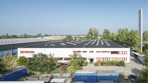 
Mit dem Erwerb der Deventer-Gruppe baut Roto die fenster- und türtechnologische Gesamtkompetenz weiter aus. Auch die Integration des Dichtprofil-Spezialisten soll „konzentriert, aber ohne Zeitdruck“ erfolgen.

