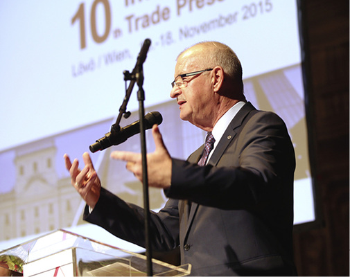 
Dr. Keill auf einem Fachpressetag im November 2015 in Wien bzw. Lövö: „Es ist uns gelungen, das Roto-Schiff in stürmischer See auf Kurs zu halten.“
