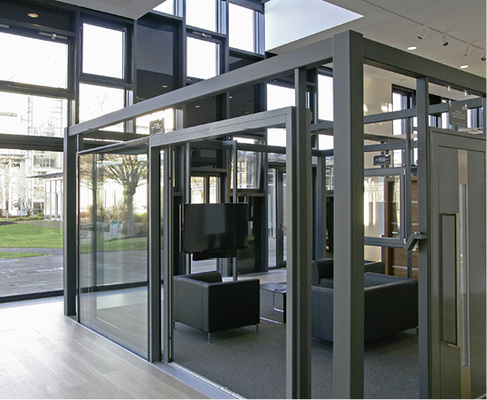 
Das neue Ausstellungszentrum von Siegenia in Wilnsdorf: Auf rund 400 m² werden innovative Lösungen für Fenster-, Tür- und Komfortsysteme gezeigt.
