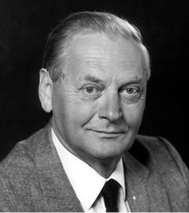 <p>
1966 wird Oberbaurat Seifert zum Geschäftsführer und ersten Leiter des Instituts bestellt.
</p>