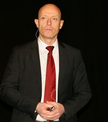 Harald Pichler als Divisionsleiter Gebäudehülle des AFG Konzerns stellte sich den Wertbau-Händlern auf den Partnertagen vor.