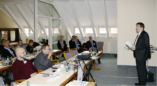 
Ulrich Tschorn „streichelte“ auf den Fenstertagen die Seele der Holzfensterhersteller und -anbieter.
