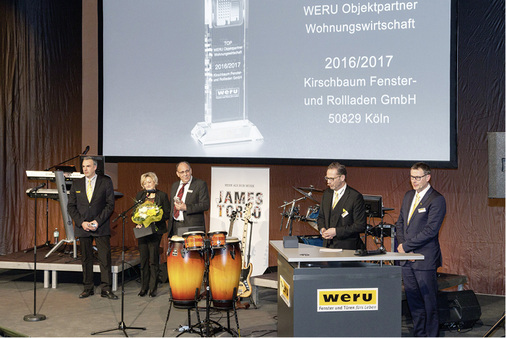 
Wurden mit den Weru-Awards bedacht: Andreas Schnebelt (Hemmler GmbH), Karin und Ludwig Lenz (Powils GmbH) und die Unternehmen P. Schapdick GmbH in Bocholt und Kirschbaum Fenster- und Rollladen in Köln. 
