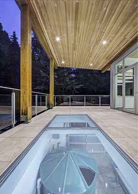 
Die Scheiben aus Contraflam Structure bestehen aus ESG dazwischen sind Interlayer-Schichten, die im Brandfall aufschäumen und so Schutz vor Hitze bieten.
