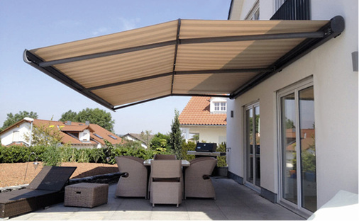 
Viel Kopffreiheit beitet die Avantgarde von Scaffidi durch ihr integriertes Stützprofil im Bereich der Mittelgelenke. Auch die Wassersackbildung bei Regen wird durch die Konstruktion wirksam verhindert.



