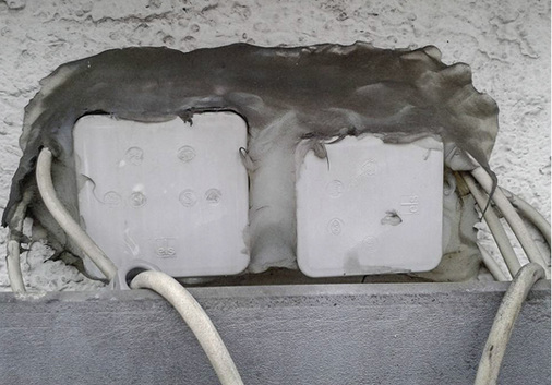 



Teilweise wird wie in diesem Beispiel der wahre Umfang des Pfusches erst sichtbar, wenn Markise & Co. komplett demontiert sind. Dann ist die richtige Aktion gefragt.
