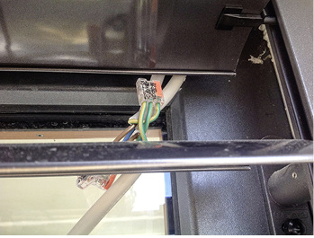 
Offene Klemmstellen sind immer wieder Diskussionspunkte. Hier sollte immer auf einen Elektroanschluss bauseits der Steckerkupplung hingewiesen werden. 



