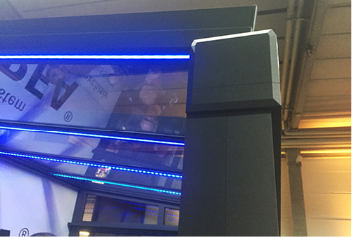 



Wer neu auf den Markt kommt und entsprechende USPs anbieten will, muss sich etwas einfallen lassen. Bei der Area sind es die nicht sichtbaren Verschraubungen der Systemelemente. 
