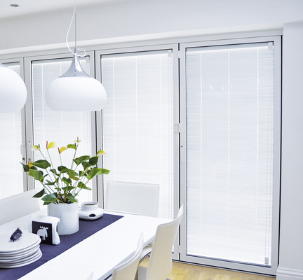 Sonnenschutz im Scheibenzwischenraum wird am Stand von Sanco gezeigt.