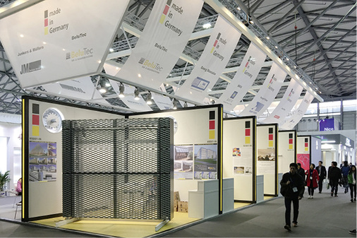 



Der German Pavilion mit seinem Slogan „Made in Germany“ entwickelte sich durch Ausstellungsexponate wie von BeluTec wieder zum viel besuchten Anlaufpunkt.
