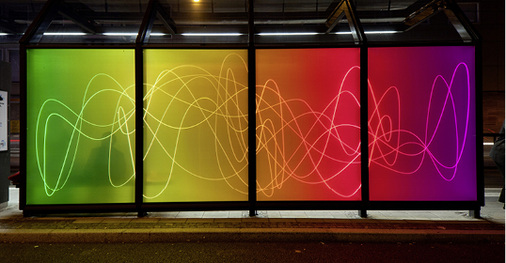 



Hier eine Glasgestaltung von Okalux, die neben dem Farbdesign auch Licht integriert.
