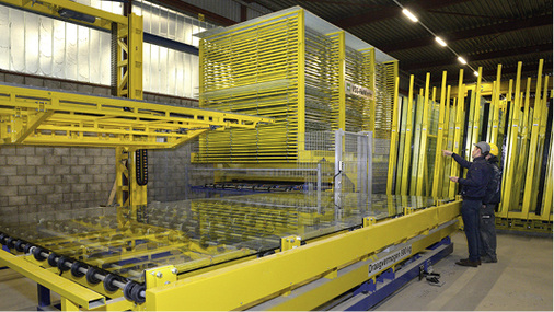 
Vollautomatische Hegla-VSG-Zuschnittanlage mit Kompaktlager und VSG-Remaster. 
