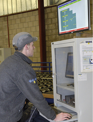 
Mit dem A+W Realtime Optimizer werden Jumbo Platten aus dem Kompaktlager und die Anschnitte im Remaster situationsgerecht optimiert und eingesteuert. 
