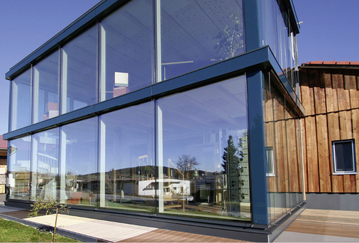 <p>
Hier das Beispiel einer Fasco-Fassade mit großformatigen Verglasungen.
</p>

<p>
</p> - © Foto: Jungmann (D)

