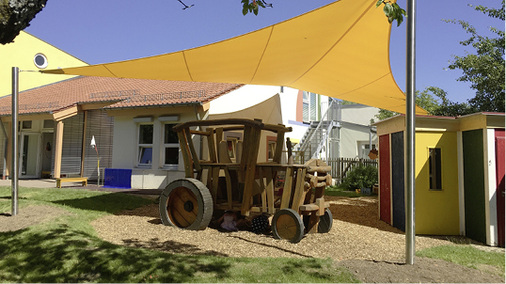 



Gerade für Kindergärten sind feststehende Segel eine optimale und standsichere Lösung, wenn sie mit der entsprechenden Statik versehen sind.
