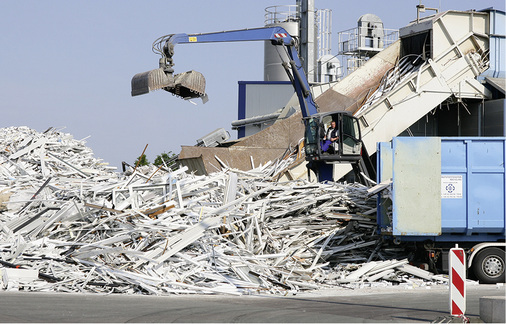 <p>
</p>

<p>
Fenster werden bei der Veka UT in Hörselberg bei Eisenach gesammelt und in ihre wertvollen Bestandteile getrennt.
</p> - © Foto: Daniel Mund

