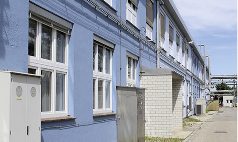 



Die Fenster wurden am Bürogebäude der InfraServ im Industriepark Gendorf bei der energetischen Sanierung ausgetauscht. 
