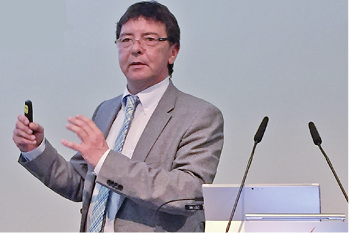 



Prof. Hass von dem Künzelsauer Institut für Marketing stellte im Auftrag des Verbandes Fenster + Fassade (VFF) auf der FRONTALE in Nürnberg die aktuelle Branchenstrukturanalyse vor.
