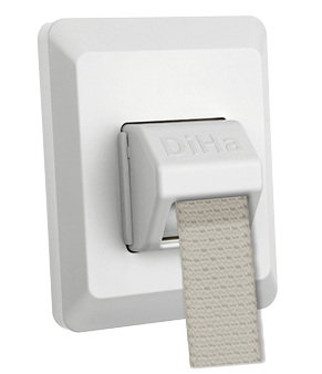 
Gerade im Wohnungsbau hat der handbetriebene Rollladen immer noch einen sehr hohen Stellenwert. Die luftdichte Gurtdichtung ist deshalb nach EnEV ein Muss um gute R
sh
 Werte zu erreichen. 



