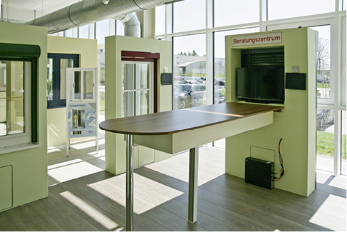 
Bauelemente-Ausstellung mit Atmosphäre.
