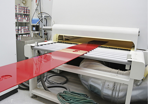 
Der Glasveredler kann Scheiben bis zur Länge von 3 m bedrucken. Neben einer umfassenden Auswahl an Motiven können Kunden auch ihre individuellen Bilder mitbringen. Eine Fotodatei mit hoher Auflösung ist dafür nötig.
