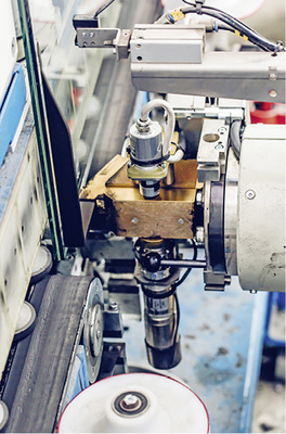 
Als blackline-Partner fertigt Henze heute auch Maxi-Formate mit thermoplastischen Abstandhaltern von Kömmerling-Chemie.



