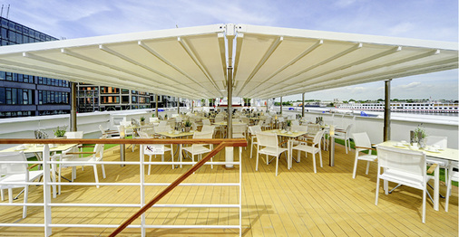 
Wetterfeste Pergolasysteme bieten den Charakter einer richtigen Überdachung und machen den Gastronomiebereich sehr variabel, wenn es darum geht, den Gast vor Sonne oder Regen zu schützen.



