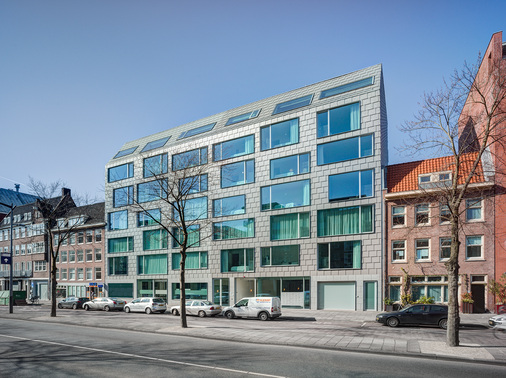 So sieht das Gebäude von der Strasse aus ....