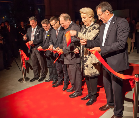 Feierliche Eröffnung des neuen Technologiezentrums: (v. l.) Klaus Stöttner Mitglied der CSU-Fraktion im Bayerischen Landtag für Rosenheim, Prof. Heinrich Köster Präsident der Hochschule Rosenheim, Dr. Jochen Peichl und Prof. Ulrich Sieberath Geschäftsführer ift Rosenheim, Oberbürgermeisterin der Stadt Rosenheim Gabriele Bauer und ift Präsident Bernhard Helbing