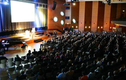 Über 600 Gäste waren in die Kongresshalle in Böblingen gekommen - © Daniel Mund / GLASWELT

