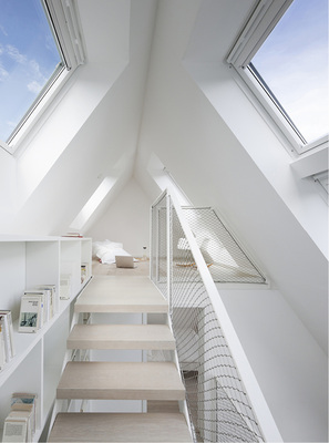 
Eine optimierte Tageslichtnutzung auch den Energieverbrauch des Gebäudes. So kann der Einsatz künstlicher Beleuchtung reduziert werden.
