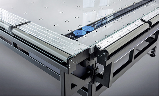 
Die Positioniertoleranz dieses Hightech-Systems beträgt weniger als 0,1 mm und soll so höchste Druckqualität auf Glas garantieren. 
