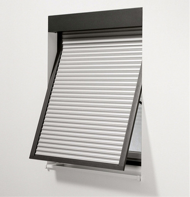 
Der Ausstellerrollladen, weit verbreitet in südlichen Gefilden, hat die Funktion ähnlich einer Markisolette und findet auch in Deutschland wieder mehr und mehr Einzug.



