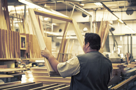 
Die Fertigung von Holzfenster und -türen wird beim Josko-Imagefilm durch unterschiedliche Blickwinkel von Mitarbeitern gezeigt. Anschauen lohnt sich: 

www.bit.ly/GW_Josko

