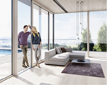 
Die Ganzglas-Systeme und Hebeschiebetüren gibt es in rahmenloser Ausführung, mit schmalen Rahmen oder herkömmlichen Rahmen. 
