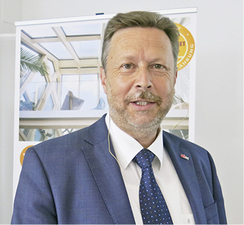 



Bauphysiker Heinz Ferk von der TU Graz referierte mit dem Beitrag „Gut gedämmt und trotzdem Kondensat“. 
