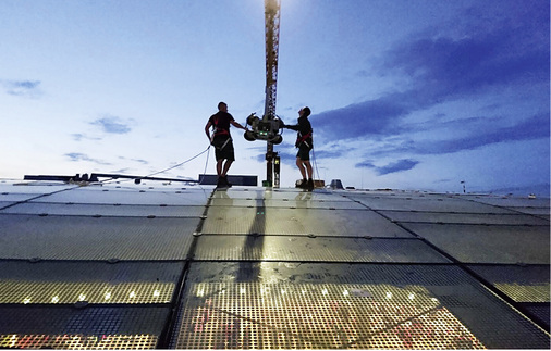 
Der Glasspezialist setzt auch auf eigene Montageteams: Hier eine Glasdachmontage in Leipzig
