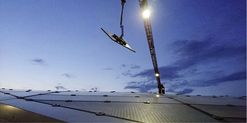
In Großtädten ist das Zeitfenster für die Montage oft sehr eng oder muss wie hier in den Abendstunden erfolgen.
