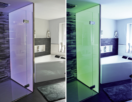 



Hier eine gläserne Trennwand mit einem ansprechenden, wechselnden Farbdesign (LED).
